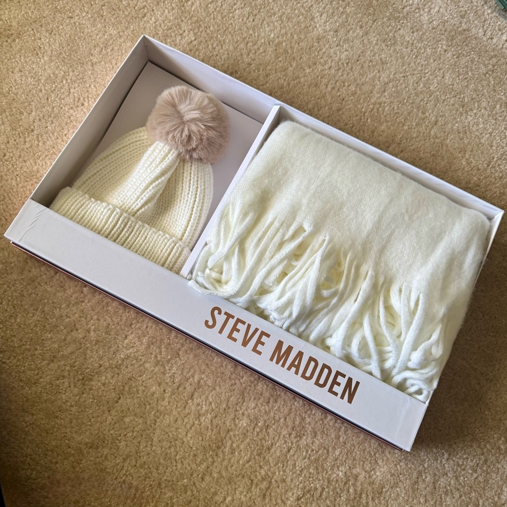 Steve Madden Cream Hat and Scarf Set